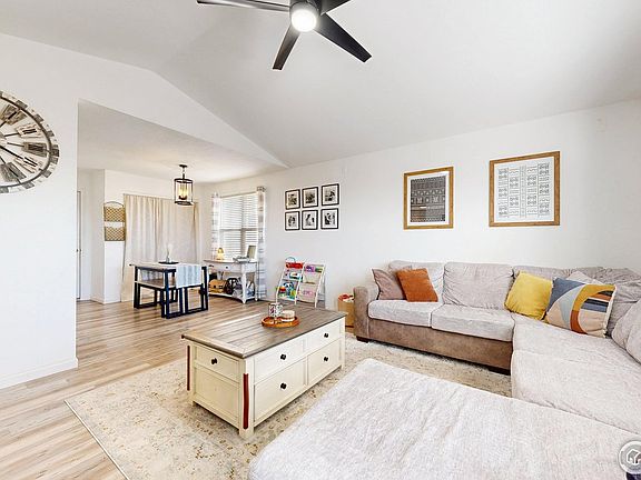 5th image of 926 Thornhill Pl