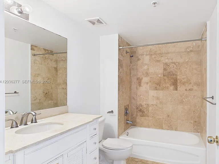 425 NE 30th St #404 — Photo 12