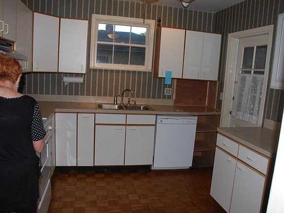 5th image of 4605 Pinewood Ave