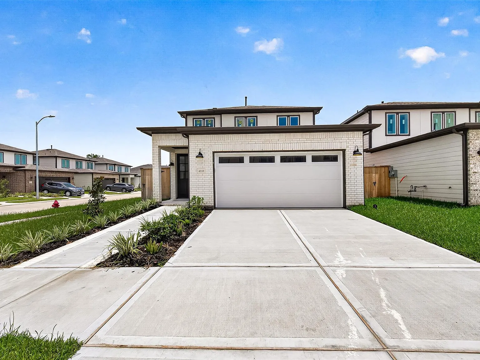 4 bed, 3.5 bath, 2200 sqft, $3,000 — Photo 3