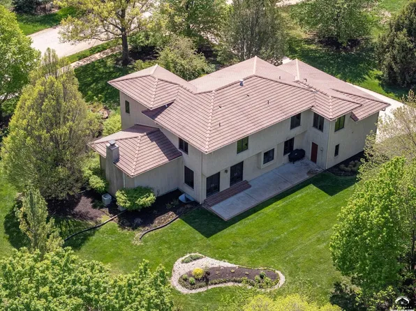 201 Fall Creek Rd, Lawrence, KS 66049