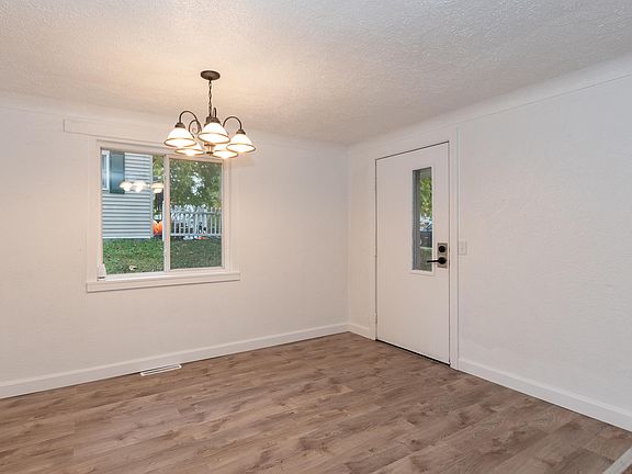 3rd image of 627 W Van Hoesen Blvd