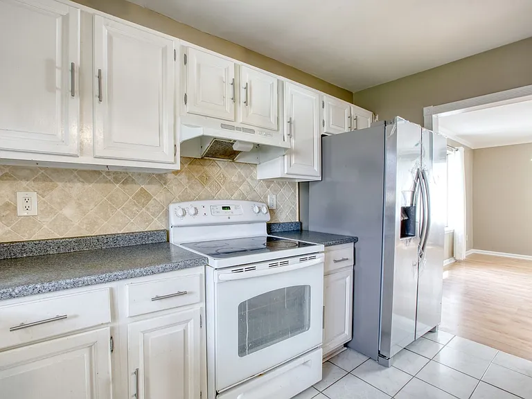 15 Renwick St #2 — Photo 3