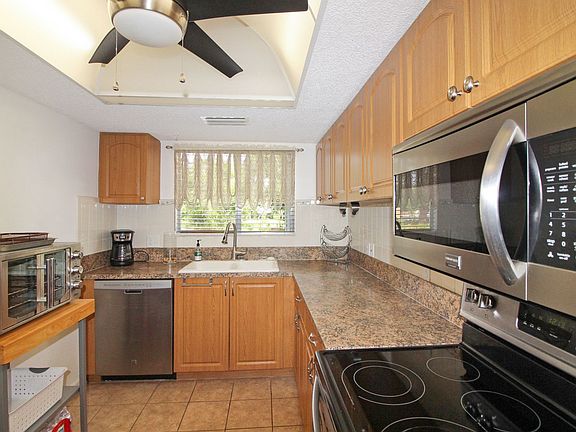 3rd image of 255 Fenwick Dr Unit 25