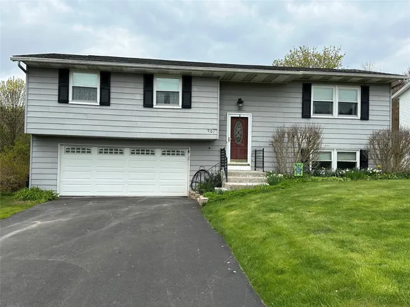 901 Dellapenna Dr, Johnson City, NY 13790