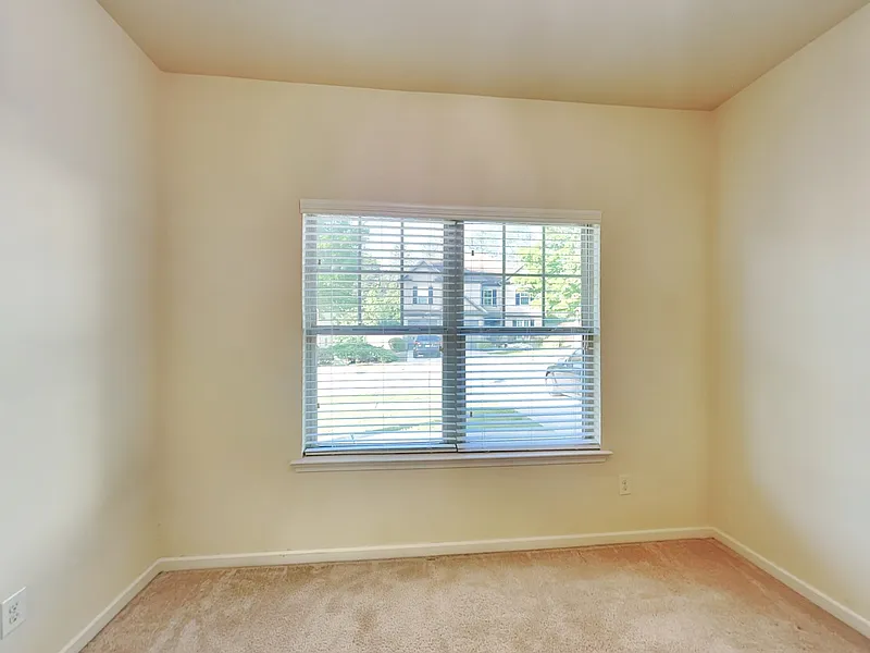 4 bed, 3.5 bath, 2424 sqft, $2,395 — Photo 4