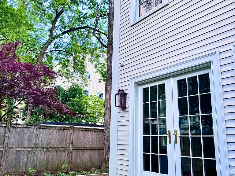 Green St — Photo 21