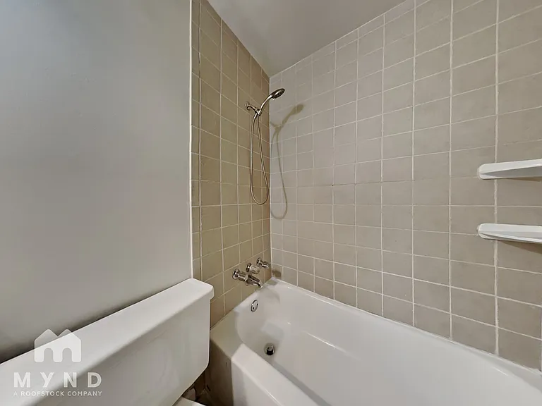 668 Scott Cir — Photo 17