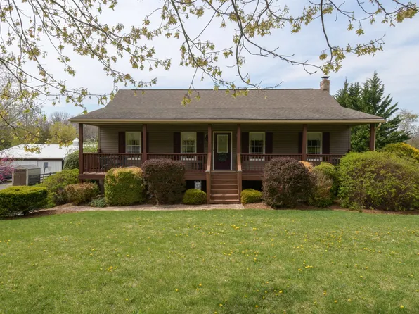 1041 Patton Farm Rd, Stuarts Draft, VA 24477