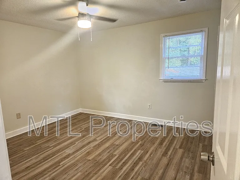 1445 Pine Spring St — Photo 6
