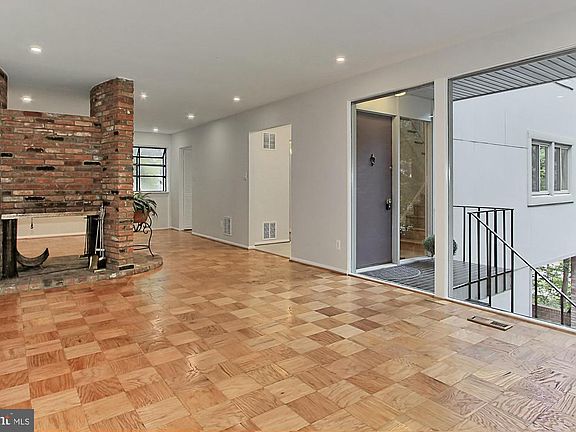 4th image of 6366 Burton Cir