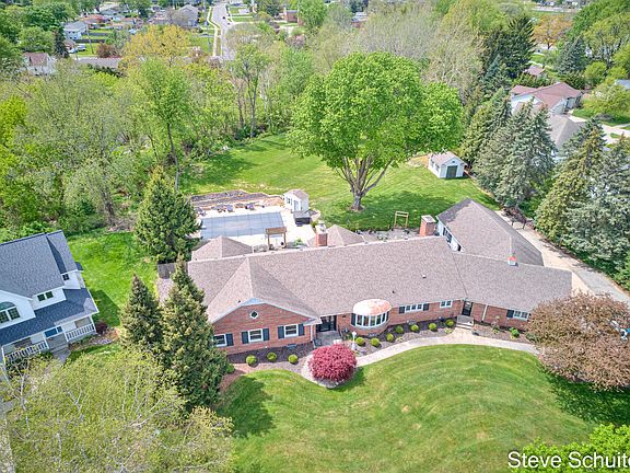 5th image of 3109 S Bluff Ct