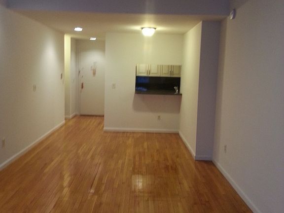 4th image of 449 W 44th St APT 3F