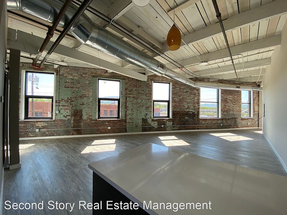 1st image of 2100 Rossville Ave #300
