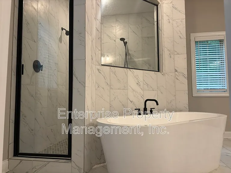 564 Holden Dr — Photo 13