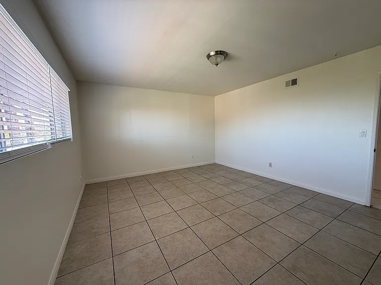 4933 Maiden Ln — Photo 16