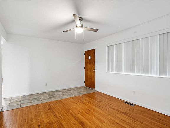 4th image of 1675 Beverly Dr