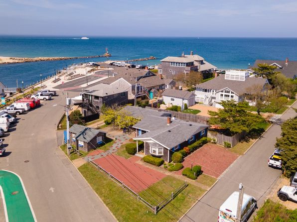 23 Circuit Avenue Ext, Oak Bluffs, MA 02557