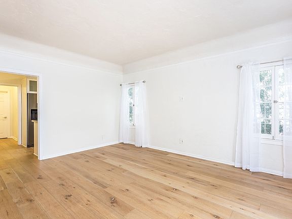 4th image of 347 N Palm Dr APT 104