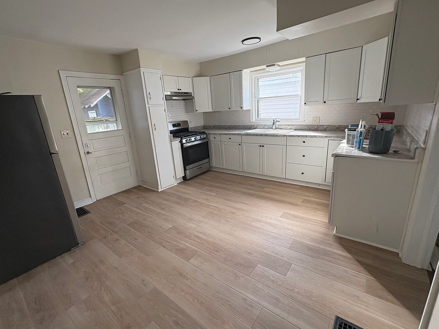 3 bed, 1.5 bath, 1211 sqft, $1,850 — Photo 3