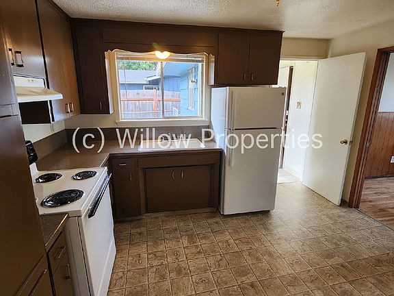 5th image of 1716 E 65th St
