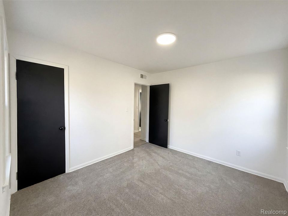 24610 Parklawn St, photo 4