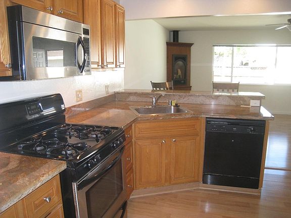 5th image of 365 Walker Dr #A