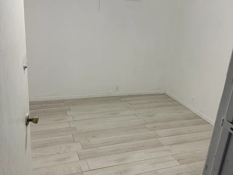 2420 S Newton St — Photo 8