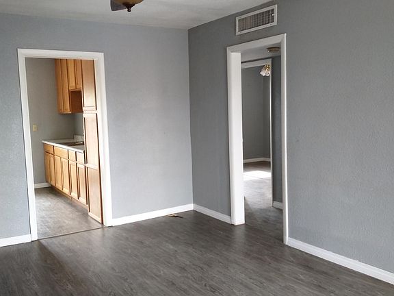 3rd image of 1579 W Orange Ave
