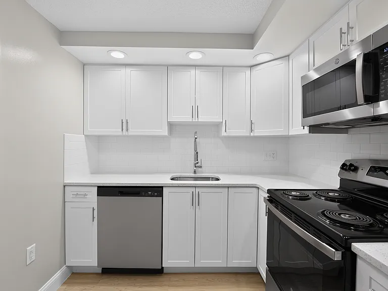 2 Ocean Ave #5 — Photo 2