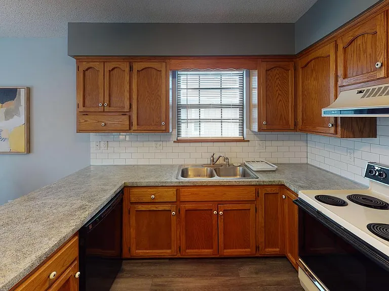 721 SE Redwood Ln — Photo 6