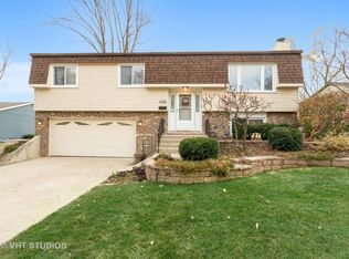 1108 Kent Ct, Wheaton, IL 60189