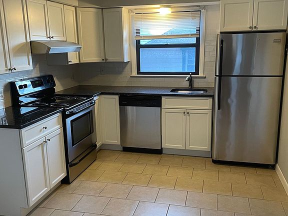 5th image of 325 Fountain St APT 1A