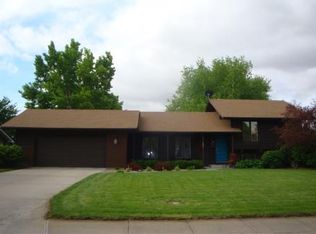 404 Apache Dr, Lexington, NE 68850