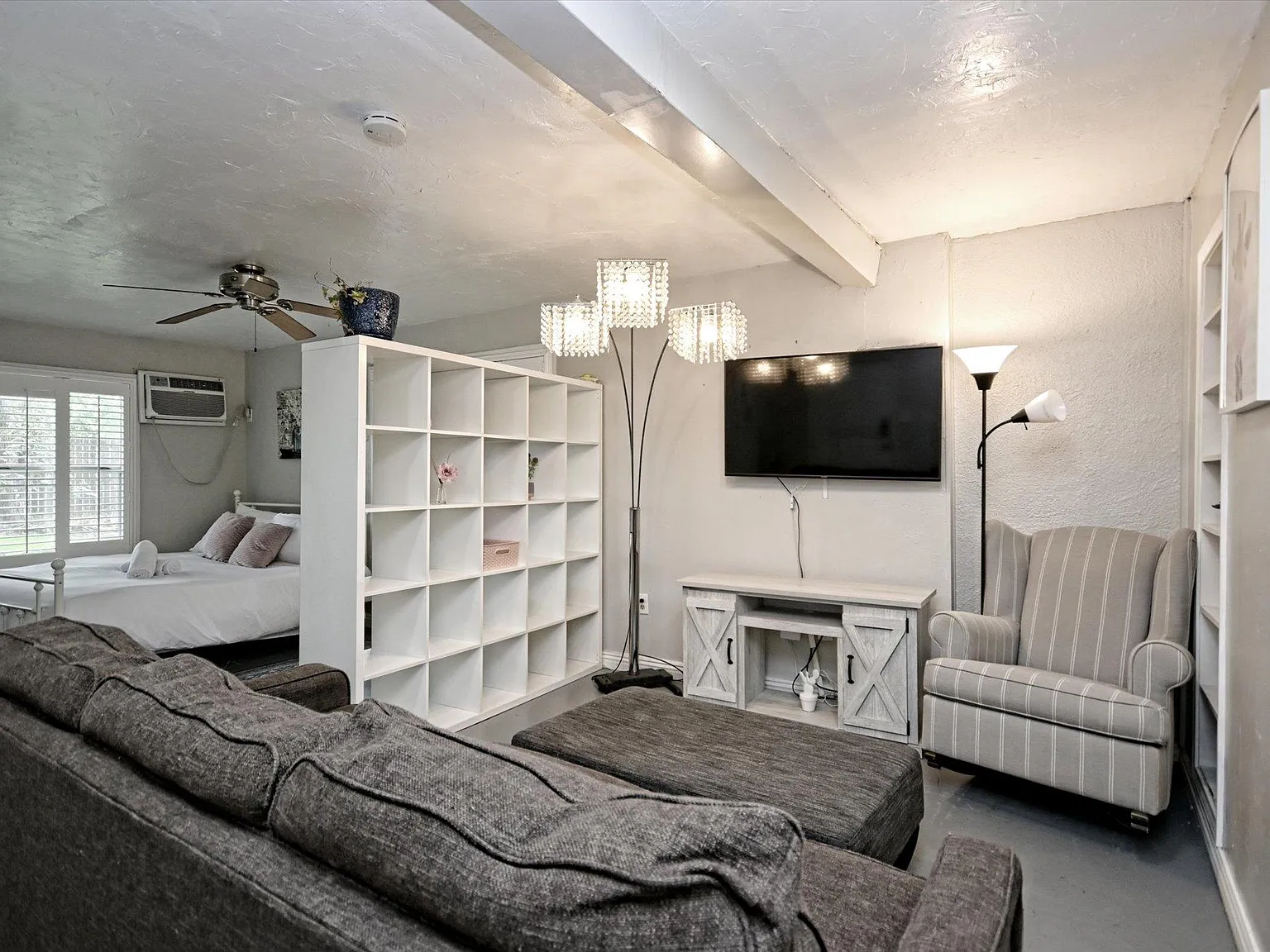 1 bed, 1.0 bath, 1795 sqft, $1,200 — Photo 2