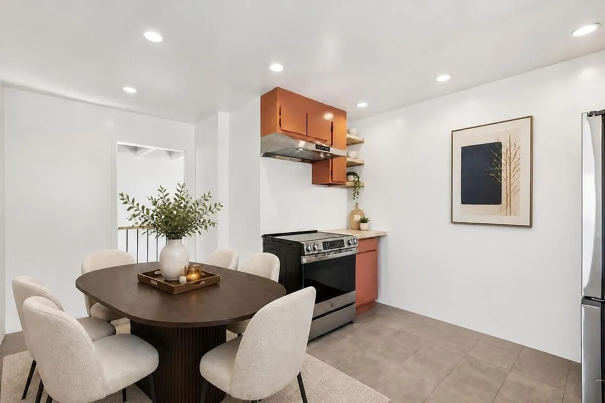 1033 Francisco St — Photo 3