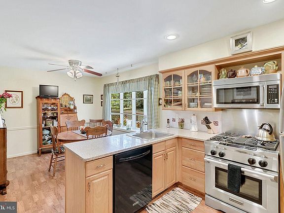 4th image of 8327 Epinard Ct