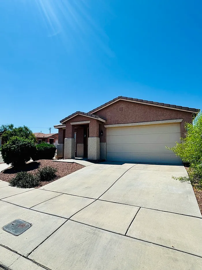 3 bed, 2.0 bath, 1928 sqft, $1,750 — Photo 3