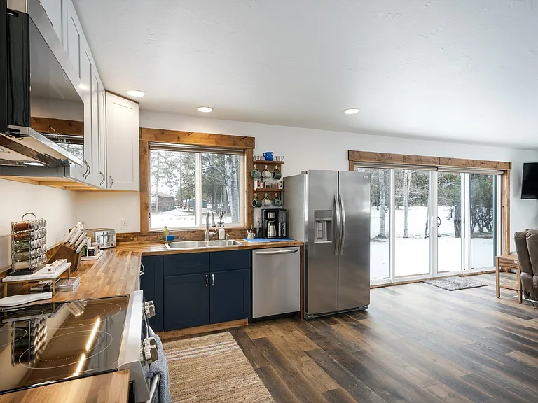 889 Capistrano NW — Photo 7