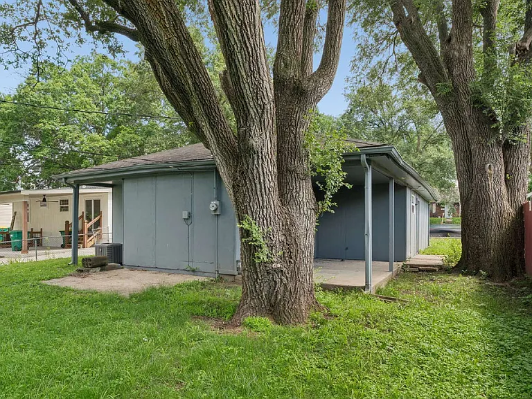 4842 Locust Ave — Photo 24