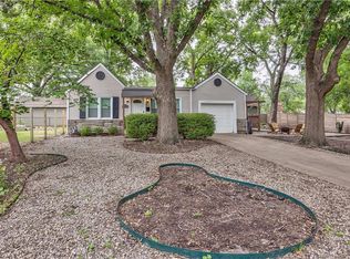 4500 Sycamore Dr, Roeland Park, KS 66205