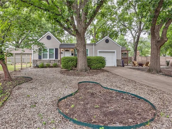 4500 Sycamore Dr, Roeland Park, KS 66205