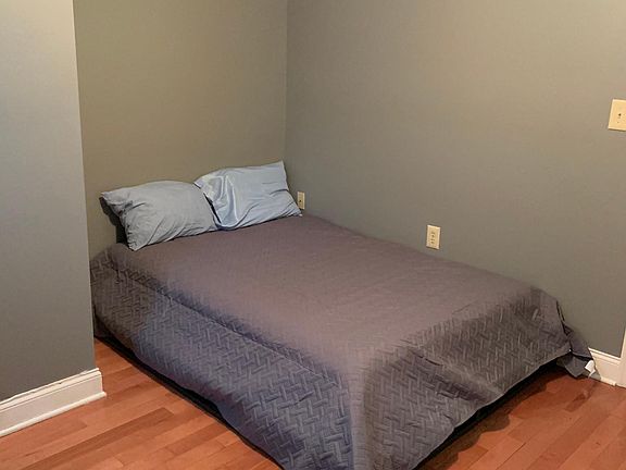 3rd image of 1-2323 Carlisle St #1