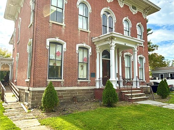 2nd image of 19 Lake St