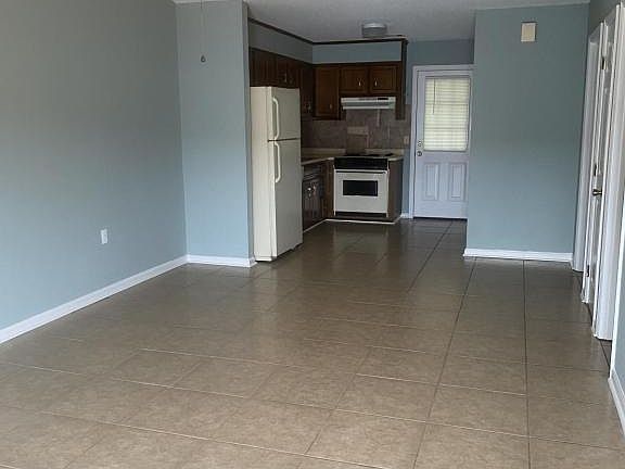 3rd image of 140 Lanier Dr #200