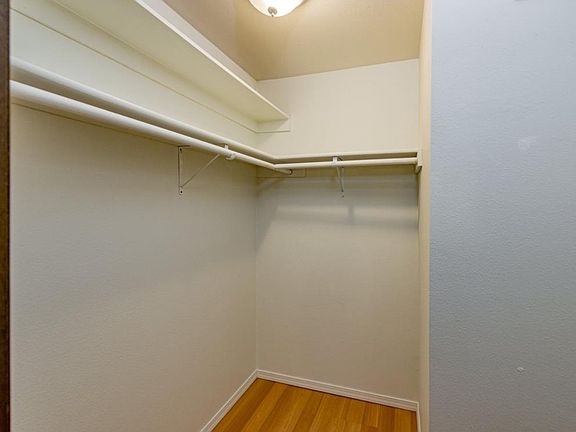 3rd image of 809 NE 132nd Ave