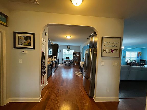 5th image of 228 Bristle Oaks Dr
