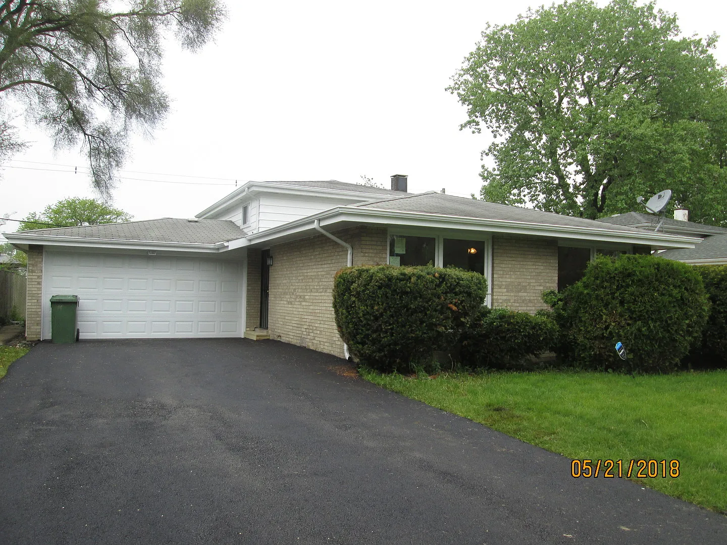 15304 Harper Ave photo 1