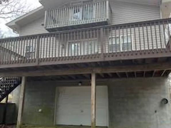 1117 Calhoun Rd E, Greenwood, SC 29646