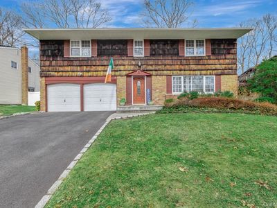61 Hurtin Boulevard, Smithtown, NY, 11787
